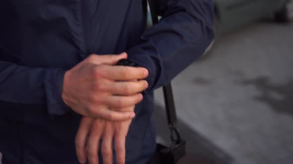 Man Sets Smart Watch Timer Runs Out of Focus alt