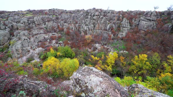 Aktovsky Canyon in Ukraine Surrounded By Autumn Trees and Large Stone Boulders alt