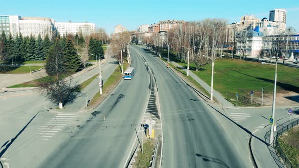 Top View of a City with a Lowtraffic Driveway alt