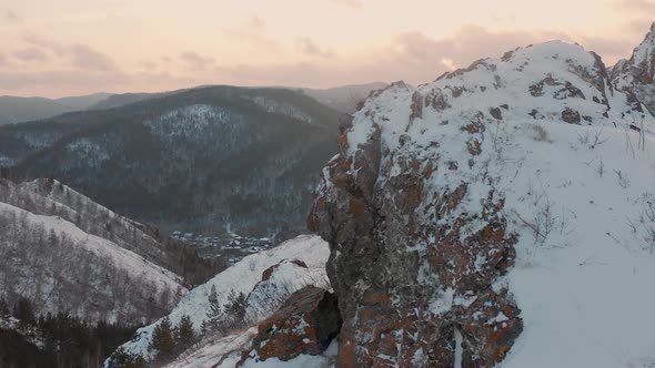 The national park Krasnoyarskie Stolby The Krasnoyarsk Pillars The Red Ridge rock Winter alt