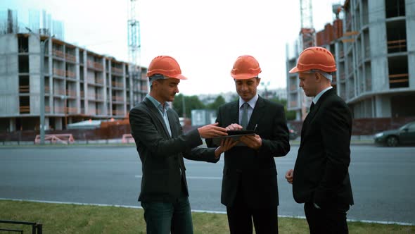 Customers Sign Project on Tablet PC alt