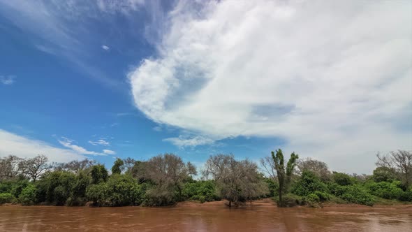 Fluffy cloud sky time-lapse over Mutale River at Makuleke Contractual Park alt