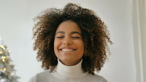 Lady with Kinky Hair and Perfect Teeth Starts Laughing alt