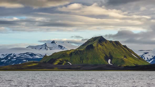 Evening by Lake in Iceland Mountains alt