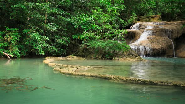 Time-lapse of Level 1 of Erawan Waterfall with Neolissochilus stracheyi fish in Kanchanaburi alt
