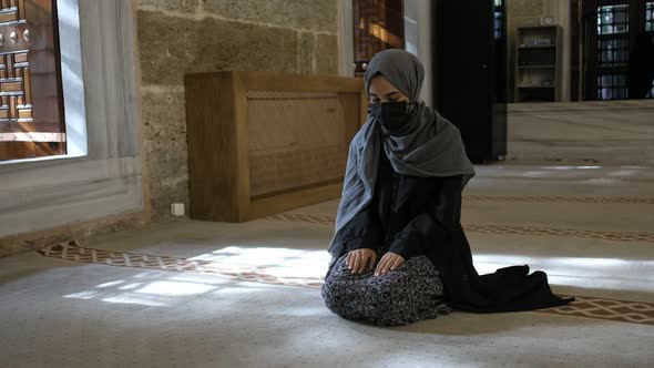 Muslim Praying to God alt