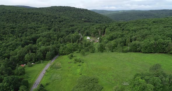 A long distance beautiful view of the Catskill Mountains in upstate New York near Walton. alt