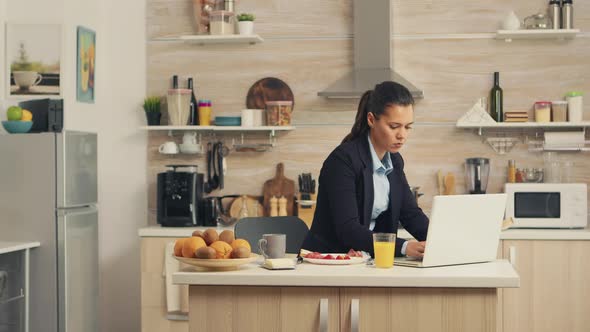 Business Woman Eating Breakfast alt