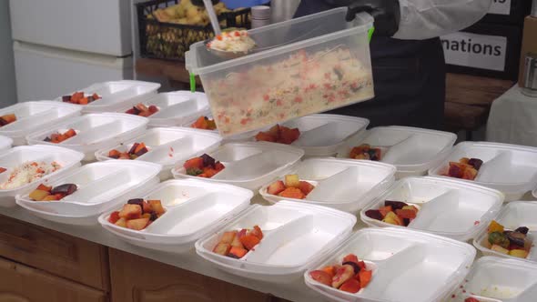 Volunteers Distribute Free Hot Food in a Refugee Camp From the War in Ukraine alt