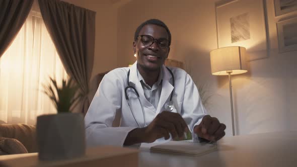 Doctor Online Telemedicine Video Call Practitioner alt