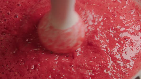 Making Jam From Red Berries with Blender