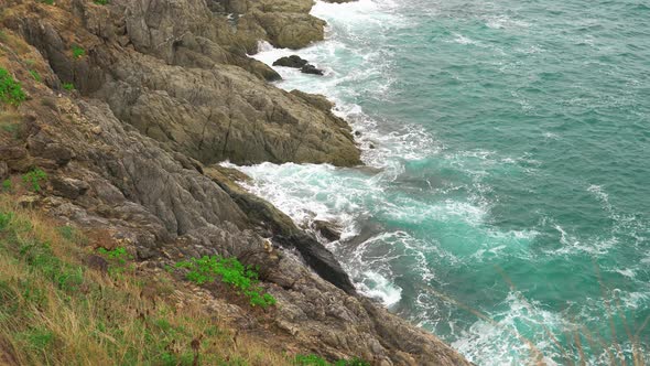 Turquoise Water on The Coast. Sea Waves Beating Against the Stone Shore. Tropical Island alt