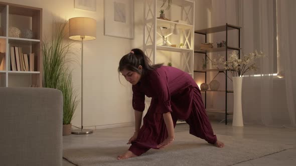 Yoga Stretching Healthy Activity Woman Leg Split alt