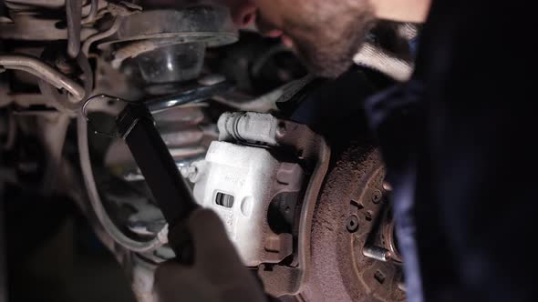 Running Gear Check During Vehicle Maintenance alt