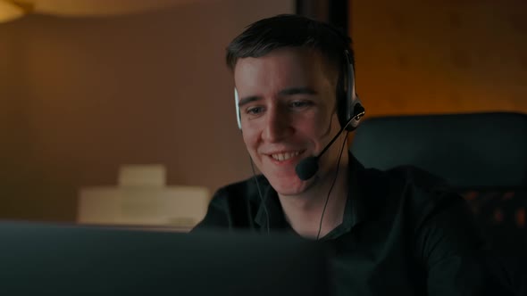 Customer Support From Home Based Callcenter alt