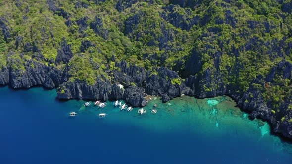 Aerial view of Hidden lagoon, with many spider boats parked, Coron, Palawan, Philippines alt