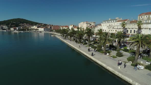 The sea and Riva Promenade alt