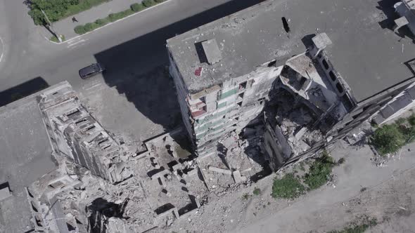 Multistorey Building Bombed During the War in Ukraine alt