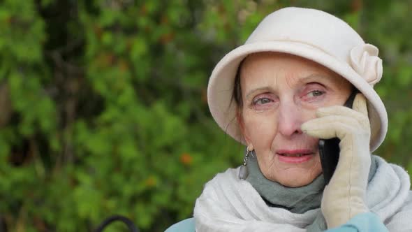 Old age concept, senior woman with smartphone alt