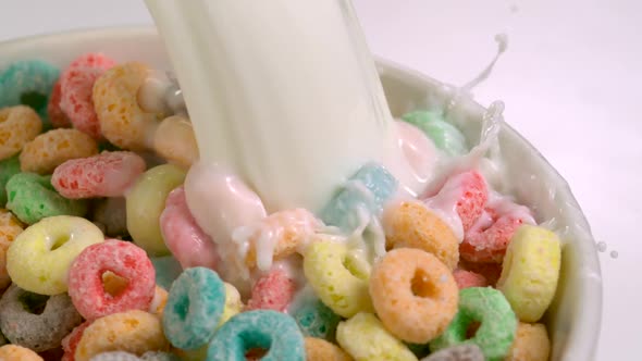 Cereal and milk, Slow Motion alt