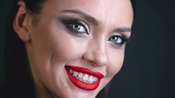 Pretty Woman with Evening Makeup alt