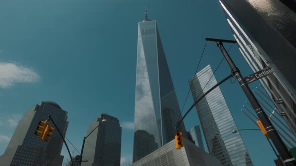New York. High-Rise Buildings. Traffic Lights. alt