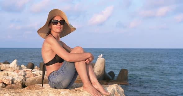 Alone Girl Have Fun on Beach alt