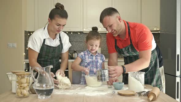  Cheerful Married Couple with a Little Daughter, Cook Some Dough Together, Enjoy Family Activities alt