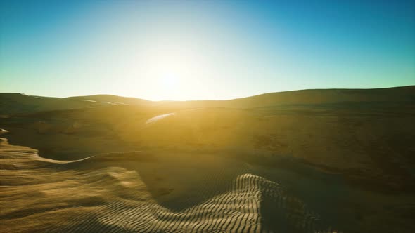 Beautiful Sand Dunes in the Sahara Desert alt