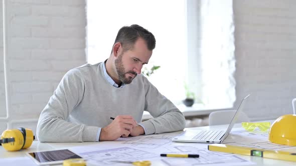 Professional Young Architect Doing Paperwork in Office alt