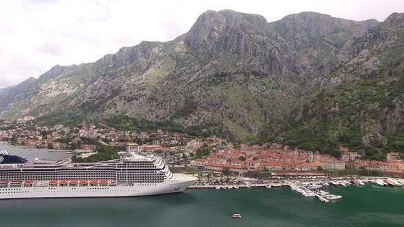 Old Town of Kotor in Montenegro alt