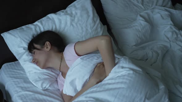 Woman with Severe Abdominal Pain alt