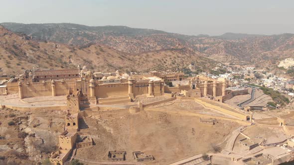 Glorious Amber Fort standing on terraced plateau of a barren mountain in Jaipur, Rajasthan, India alt