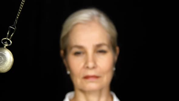 Woman mesmerised by a pendulum movement alt