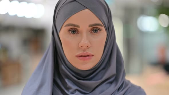 Close Up of Cheerful Young Woman Smiling at Camera  alt