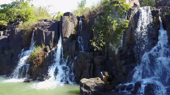 Waterfalls at the Albert Falls Game Reserve alt