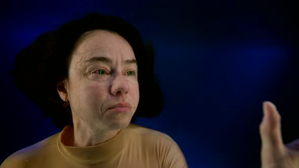 Brunette Woman is Sinking in Depth of Large Aquarium or Sea Underwater Portarit Slow Motion alt