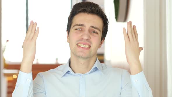 Upset Man Reacting to Failure, Indoor alt