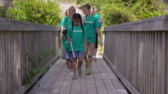 Group of volunteers cleaning up park alt