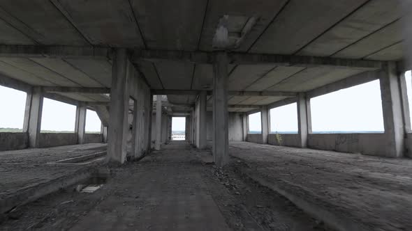 FPV Drone Flies Fast Through an Abandoned Building alt