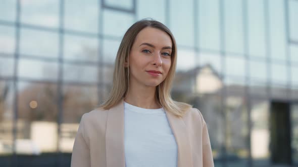 Portrait of Attractive Smiling Female Entrepreneur Outdoors alt