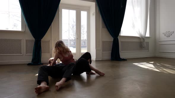 Modern Ballet Performance Young Man and Woman are Rehearsing in Hall alt