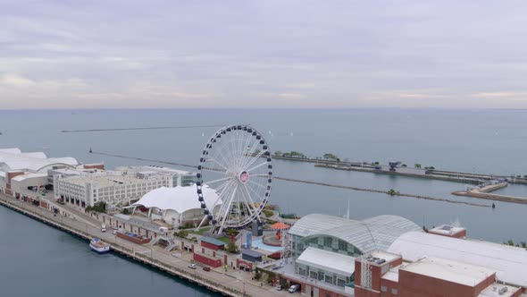 Aerial view of Navy Pier by day, Chicago alt