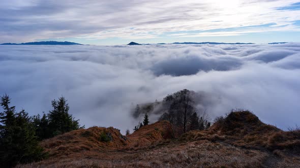 Waves of Fog in the Mountain Nature Beautiful Misty Autumn Morning in Mala Fatra alt