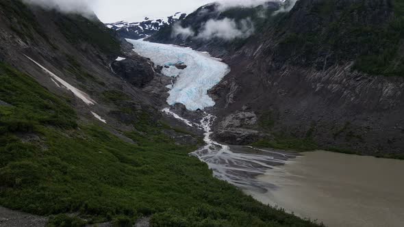 Bear Glacier cascading down a rugged mountain into Strohn Lake in Bear Glacier Provincial Park, Brit alt