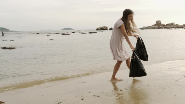 Garbage collection by the sea