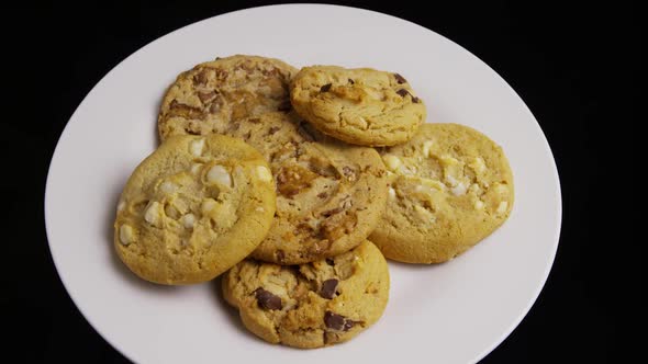 Cinematic, Rotating Shot of Cookies on a Plate alt
