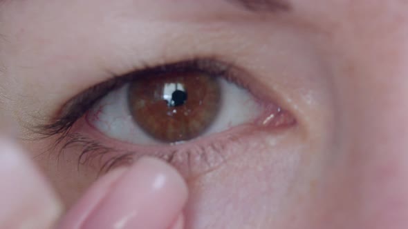 Closeup of a Woman's Eye Putting on a Contact Lens alt