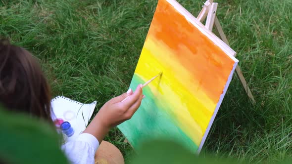 Young Attractive Woman Artist Paints on Nature alt