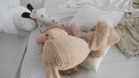 Little Cutey Girl Play with Bunny alt